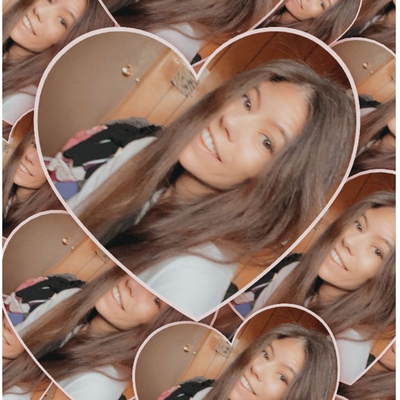 Hi,I love being a Posher,my name is Amanda, also love to shop!have lots to post! - Picture 5 of 12